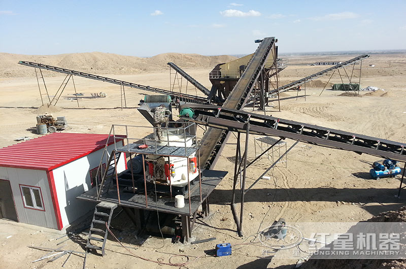 時(shí)產(chǎn)100噸石料的圓錐破生產(chǎn)現(xiàn)場(chǎng) 時(shí)產(chǎn)100噸石料的圓錐破生產(chǎn)現(xiàn)場(chǎng)