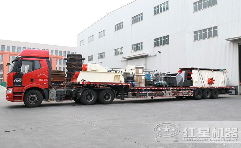 破碎機裝車發(fā)貨圖 破碎機裝車發(fā)貨圖