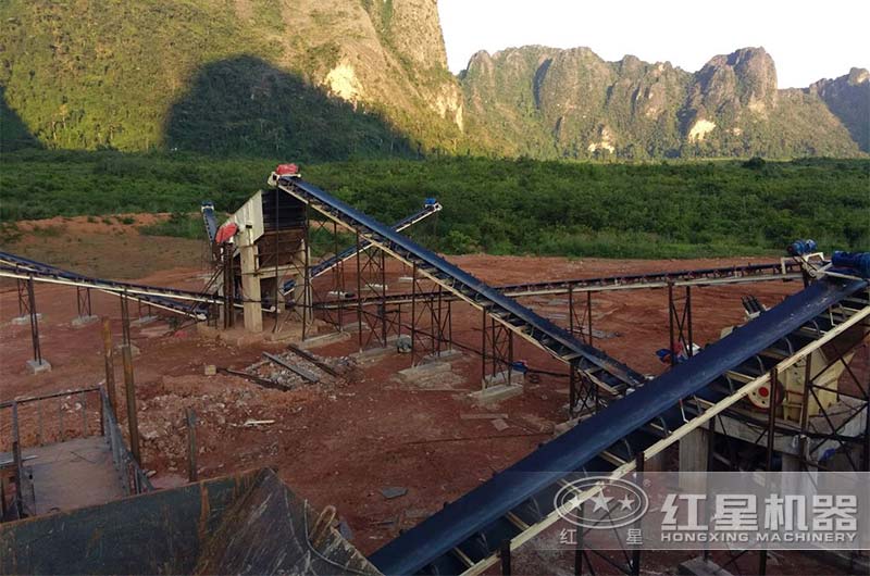 每個(gè)石料加工廠都要用到多種規(guī)格皮帶運(yùn)輸機(jī) 每個(gè)石料加工廠都要用到多種規(guī)格皮帶運(yùn)輸機(jī)