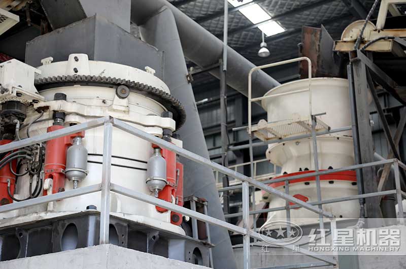 液壓圓錐碎石機(jī)加工現(xiàn)場(chǎng)實(shí)拍