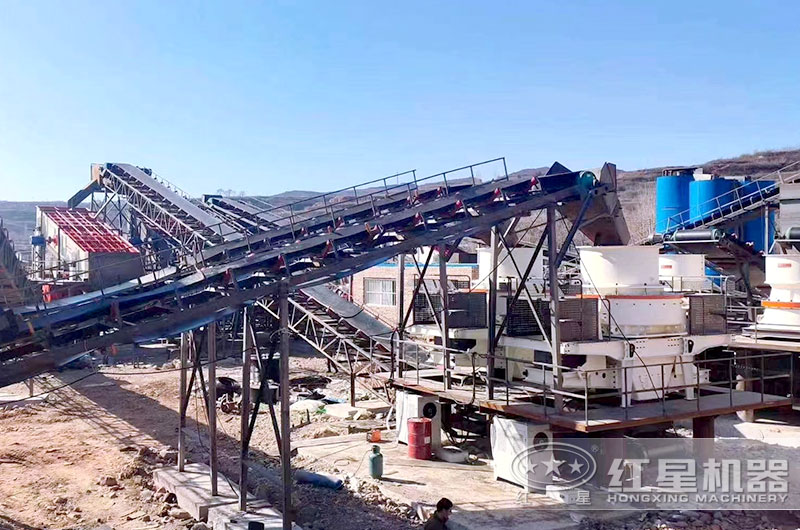時(shí)產(chǎn)800噸石料生產(chǎn)線現(xiàn)場圖,圓錐破+制砂機(jī)破碎硬巖