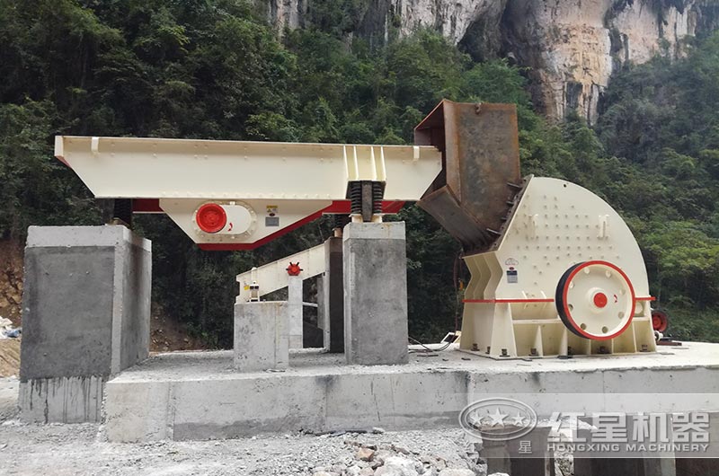 錘式破碎機現(xiàn)場