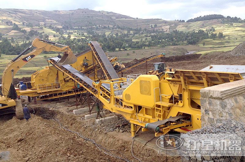 建筑垃圾破碎設(shè)備生產(chǎn)線二合一配置，聯(lián)機(jī)作業(yè)