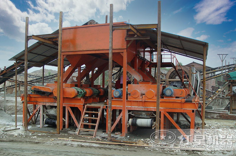 對輥式破碎機(jī)生產(chǎn)現(xiàn)場 對輥式破碎機(jī)生產(chǎn)現(xiàn)場