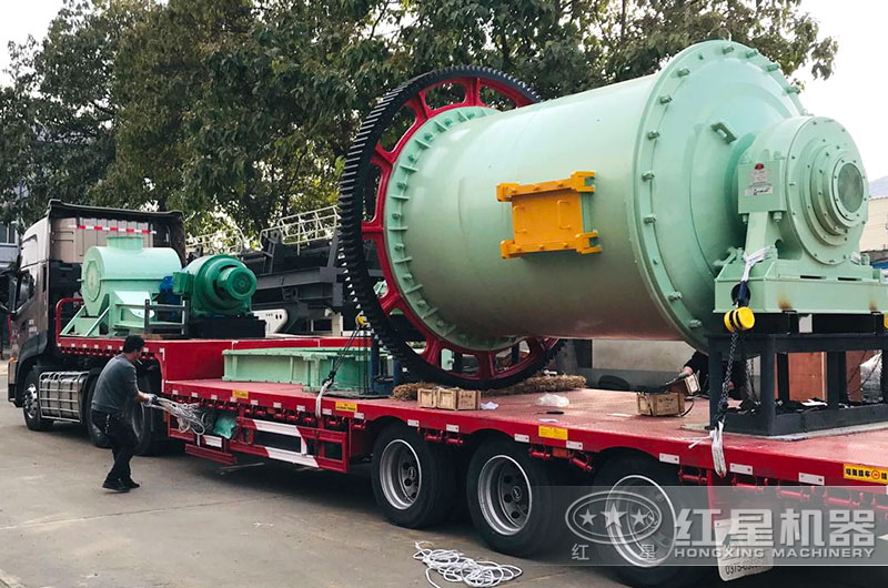 紅星節(jié)能球磨機裝車發(fā)貨