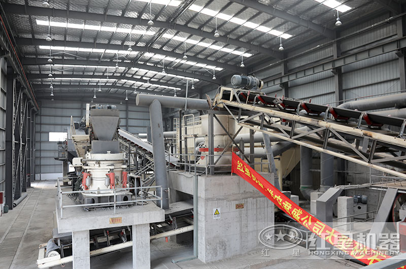 大型碎石機生產(chǎn)現(xiàn)場