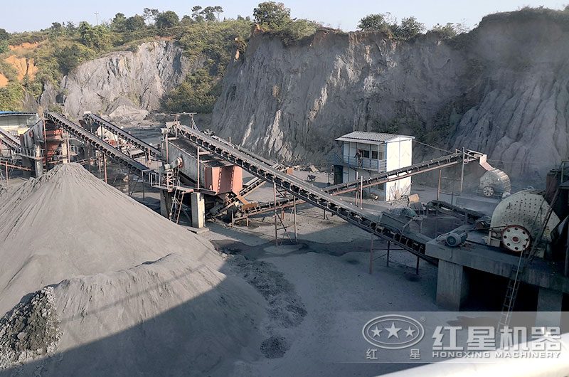 大型破碎機(jī)設(shè)備生產(chǎn)現(xiàn)場 大型破碎機(jī)設(shè)備生產(chǎn)現(xiàn)場