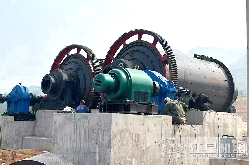 濕式球磨機生產(chǎn)現(xiàn)場 濕式球磨機生產(chǎn)現(xiàn)場