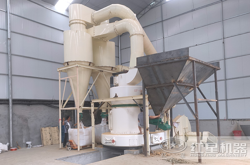 山西客戶雷蒙磨粉機(jī)工作現(xiàn)場 山西客戶雷蒙磨粉機(jī)工作現(xiàn)場